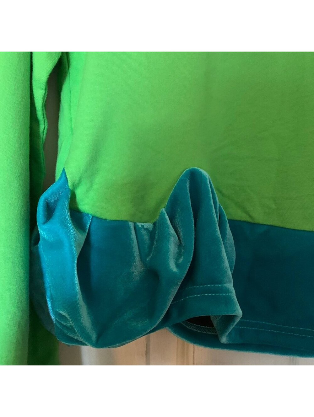 森宿 Green Long Sleeve Top with Teal Velvet Ruffle Hem, Size M - Picture 9 of 9
